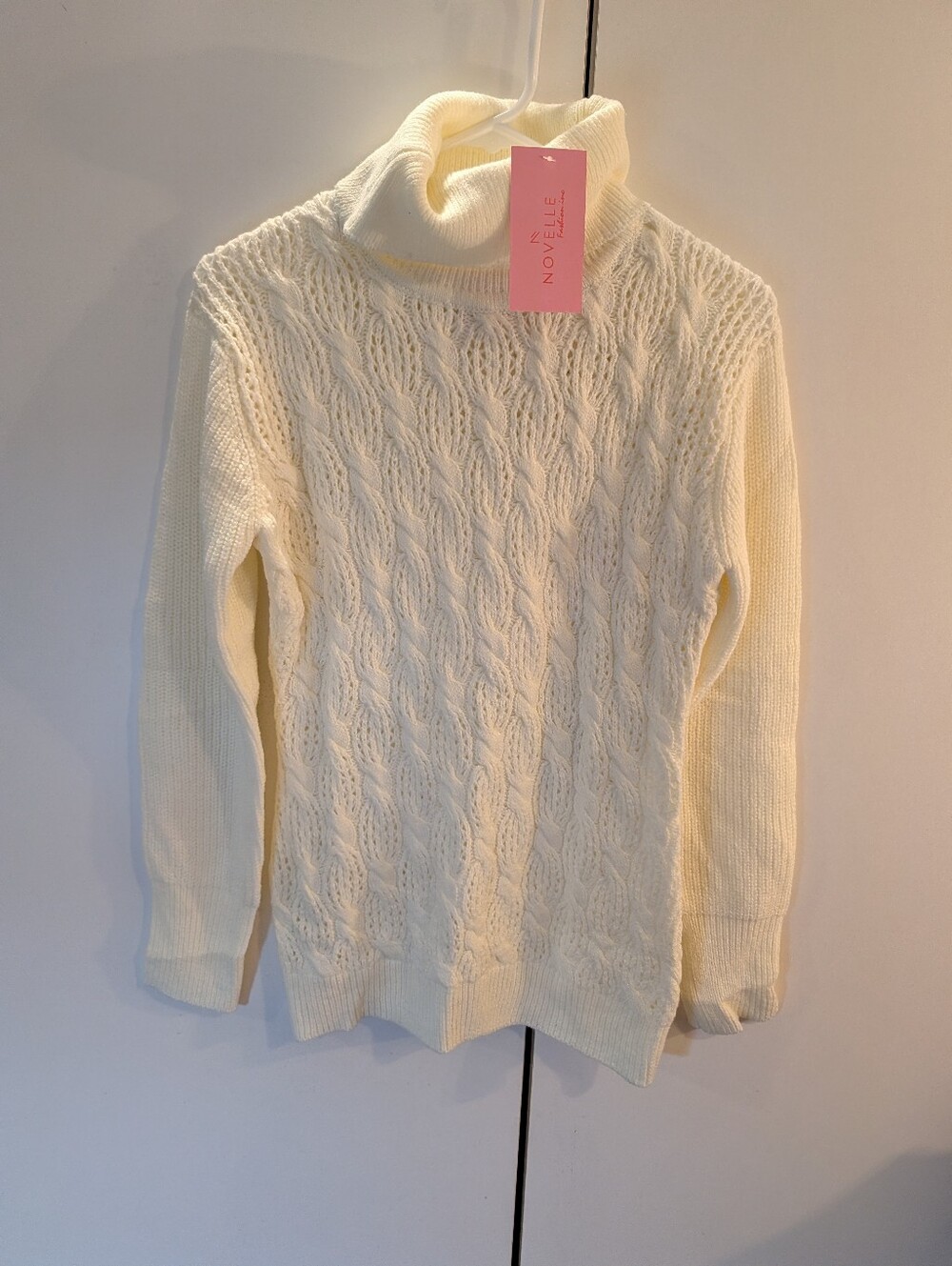 Novelle Woman's Medium Ivory Cable Turtleneck Sweater NWT